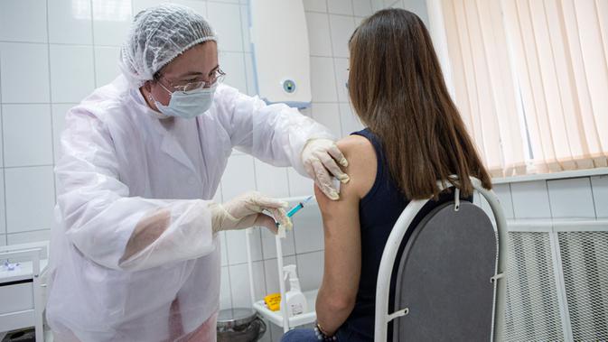 Pemerintah Tetap Gencarkan Vaksinasi Meski Kasus Covid Melandai