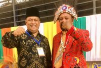 Staf Khusus Bidang Hukum Adat Kementerian ATR/BPN M Adli Abdullah (kiri) bersama Ketua Dewan Adat Papua terpilih Manawir Yan Piet Yarangga (kanan)