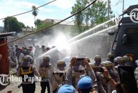 Aparat Membubarkan Aksi Demonstrasi di Waena Papua