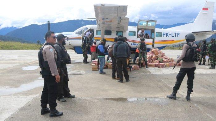 aktivitas-penerbangan-di-bandara-aminggaru-distrik-ilaga-kabupaten-puncak