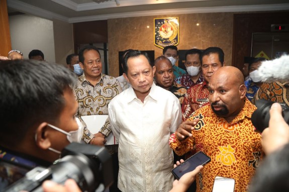 Temui Mendagri Tito, Gubernur Papua Lukas Enembe Akhirnya Beri Dukungan Terhadap Otsus dan Pemekaran