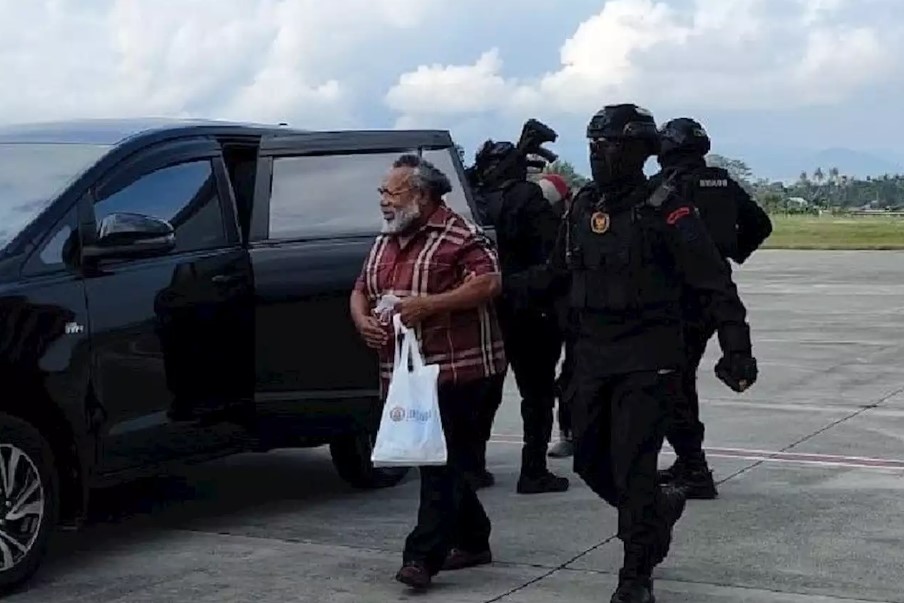 Bupati Mimika Tiba di Jakarta untuk Jalani Pemeriksaan