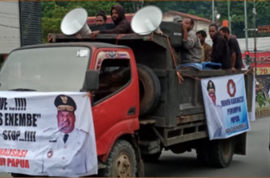 Truk Pengangkut Peserta Aksi Unjuk Rasa Pendukung Lukas Enembe