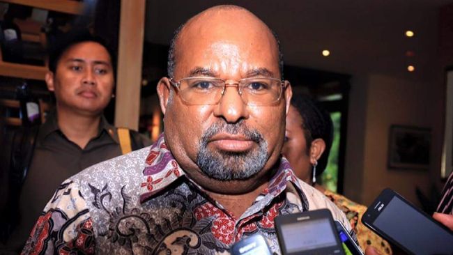 gubernur papua lukas enembe