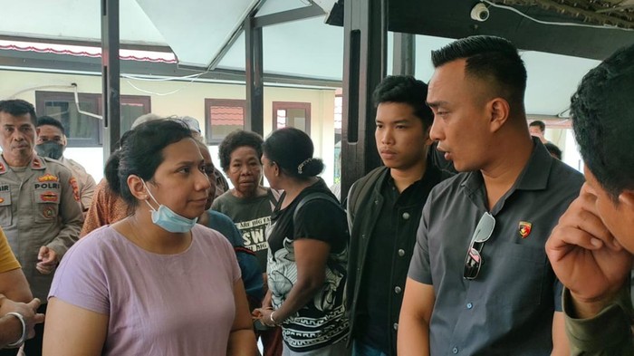Putri aktivis Papua Filep Karma, Andrefina
