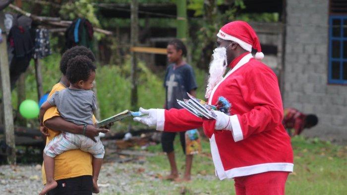 Pembagian Sembako Natal di Mimika Papua